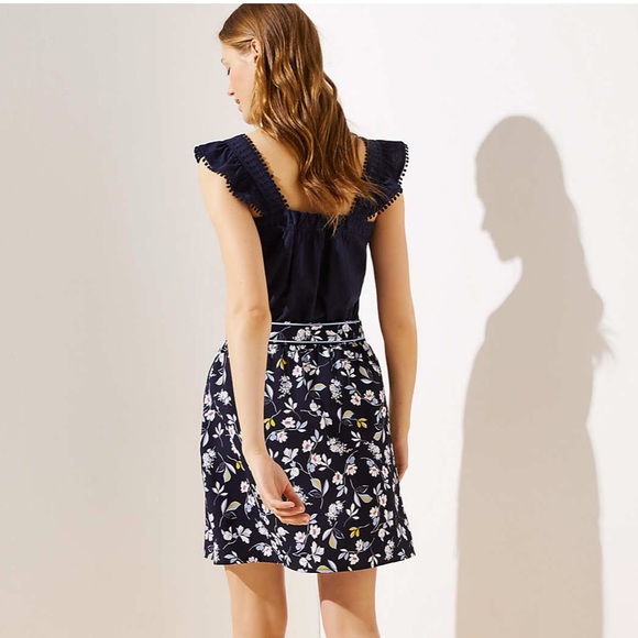 Loft Navy Floral Print Skirt Size Medium - Picture 2 of 2